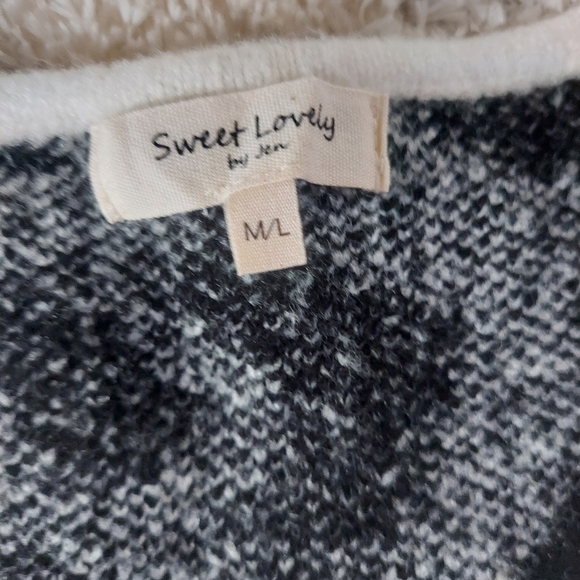 Sweet Lovely By Jen Long Sleeve v-neck sweater - Picture 2 of 5
